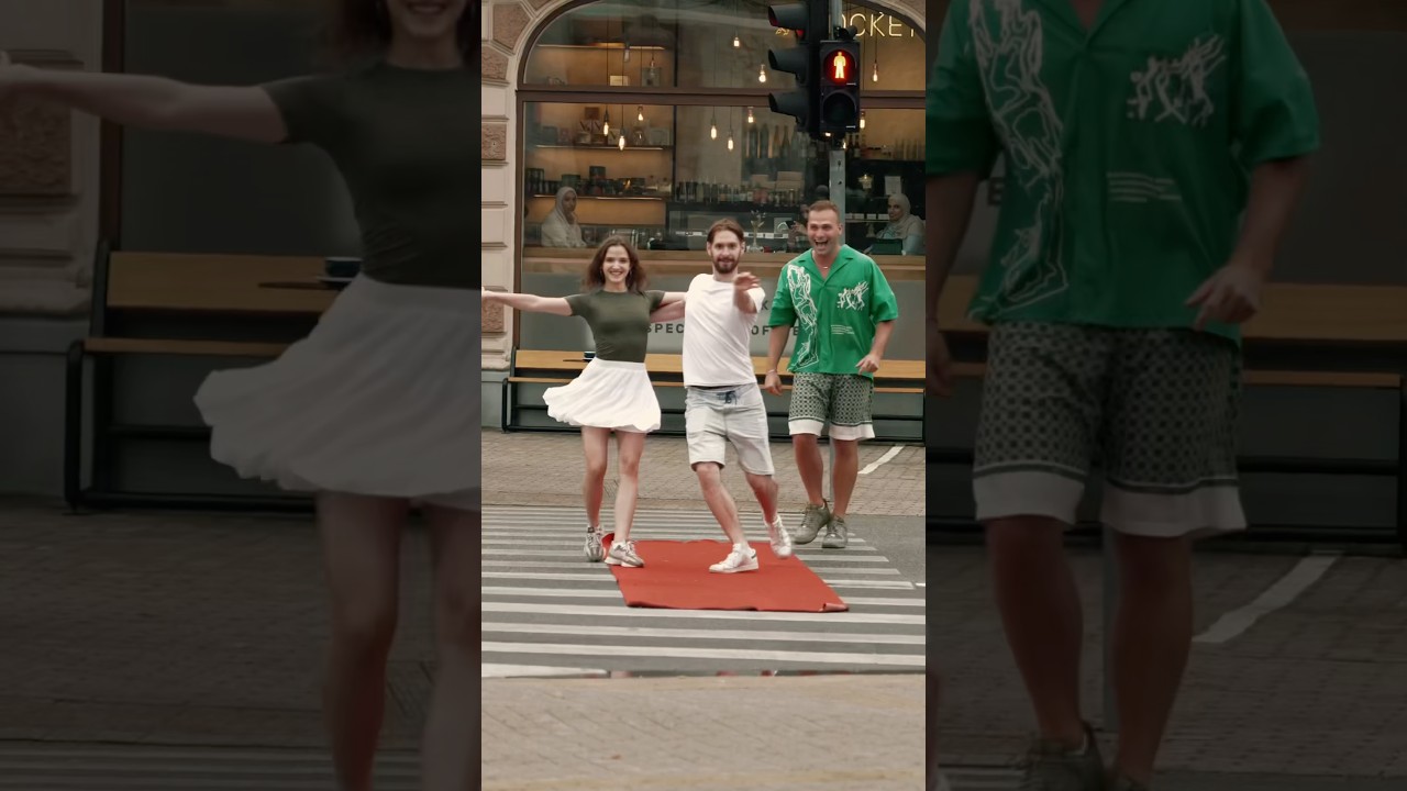 Red Carpet, Golden Moves 🤩