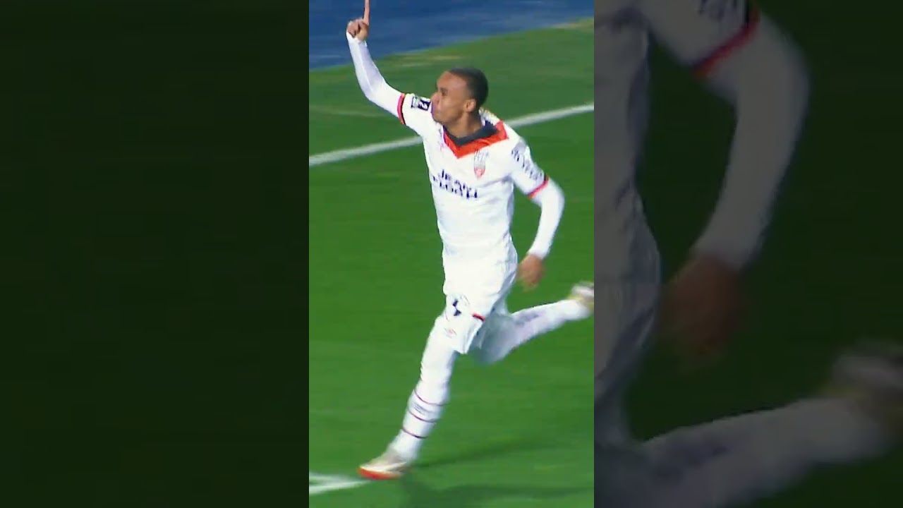 Éli Junior Kroupi : Le Talent à Suivre en Ligue 2 BKT ⚽