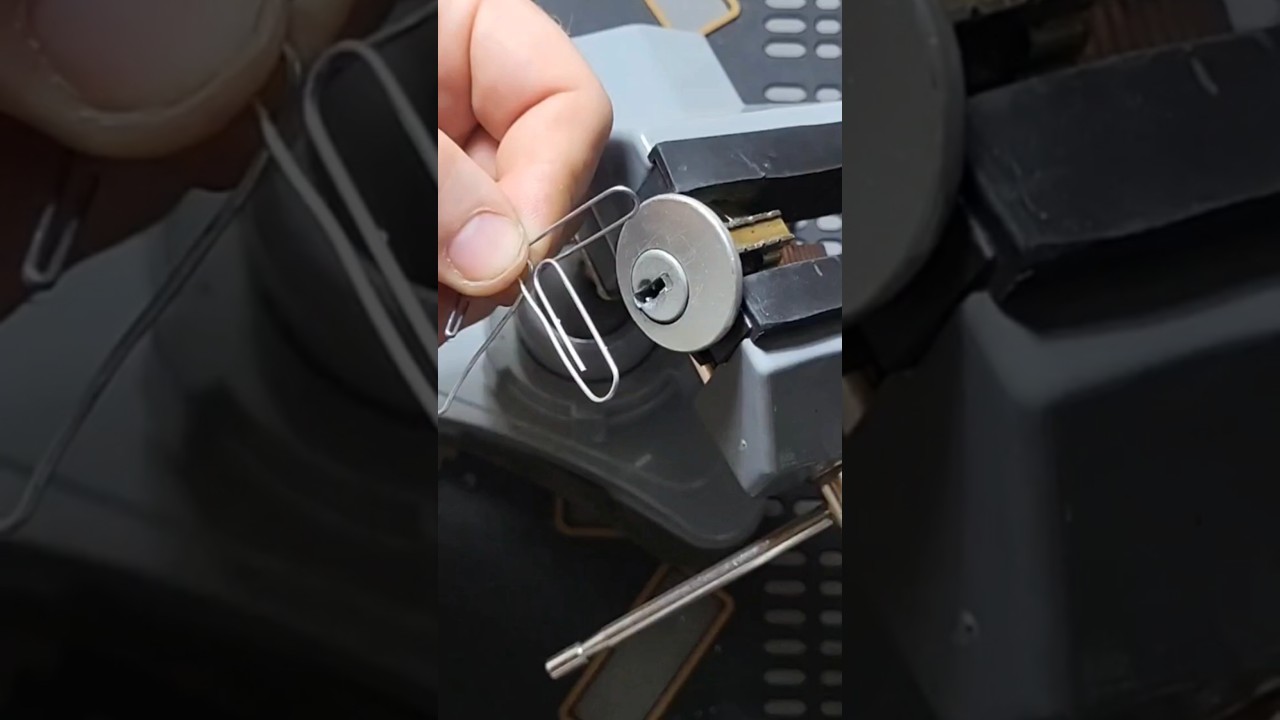Easy Guide to Lock Picking Using Paperclips π