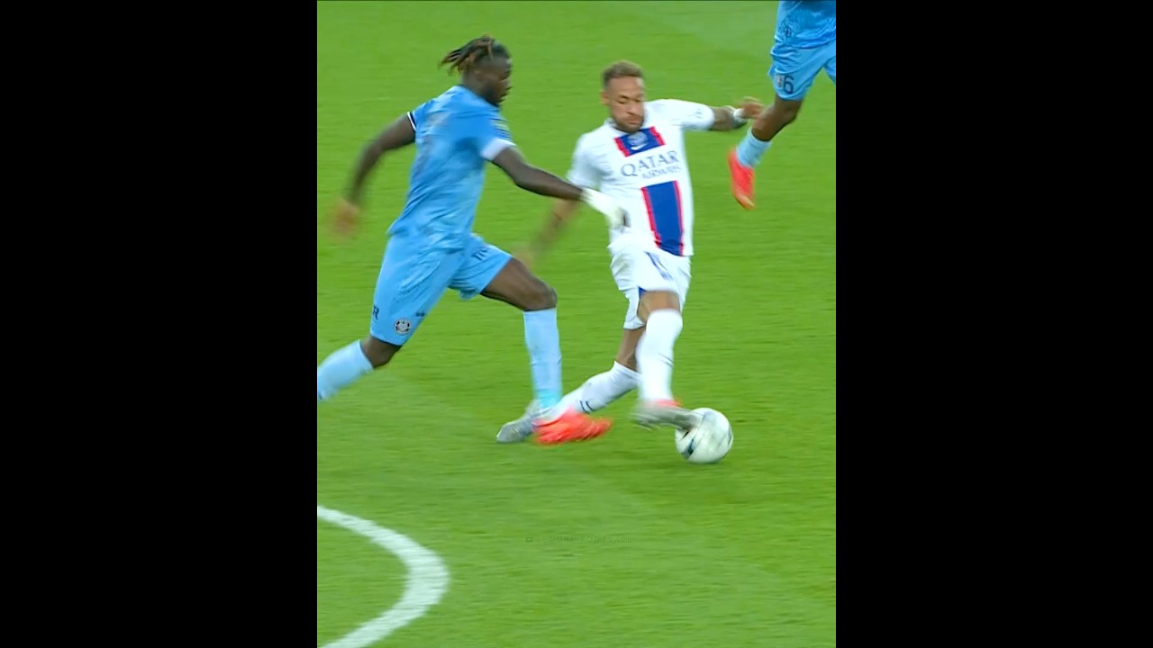 Neymar Teaches Mbappé Passing Skills ⚽