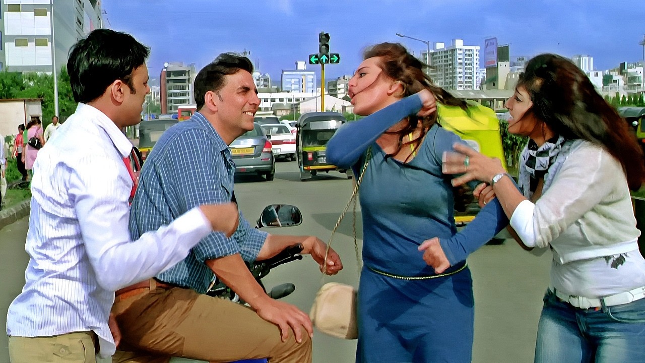 बस शादी के लिए हाँ कर दो, फिर Bike का शीशा नही..सीधे तुम्हें ही चूमूंगा! 😂 Akshay Kumar Comedy Scene