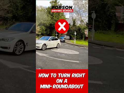 How to turn right on a mini roundabout #london #learnerdriver #drivingtesttips #drivingexam