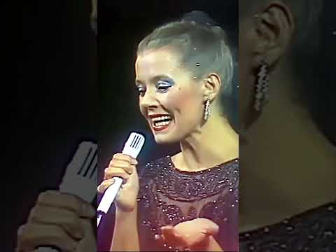 ✨ Ох, да,  «День рождения»  от Людмилы Сенчиной — это чистая гармония! —  льётся плавно и  лояльно ✨