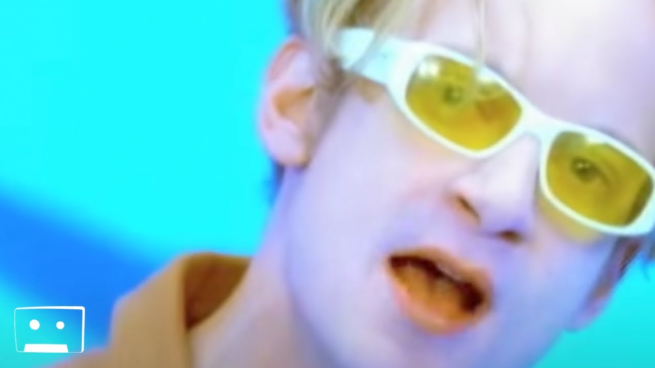 Fountains Of Wayne - Sink to the Bottom (Official Music Video) 🎶