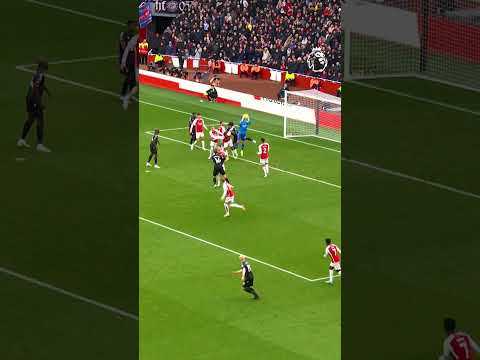 Arsenal defence to attack in SECONDS!