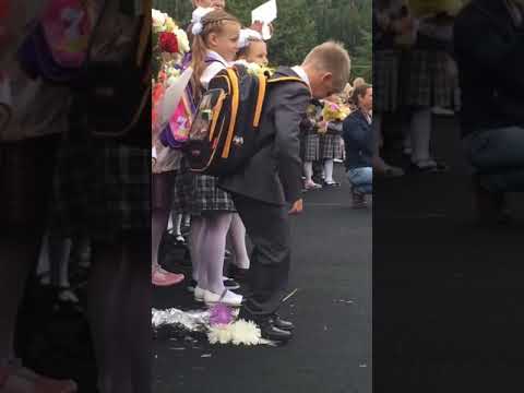 Парень избегает школы в День знаний 😢