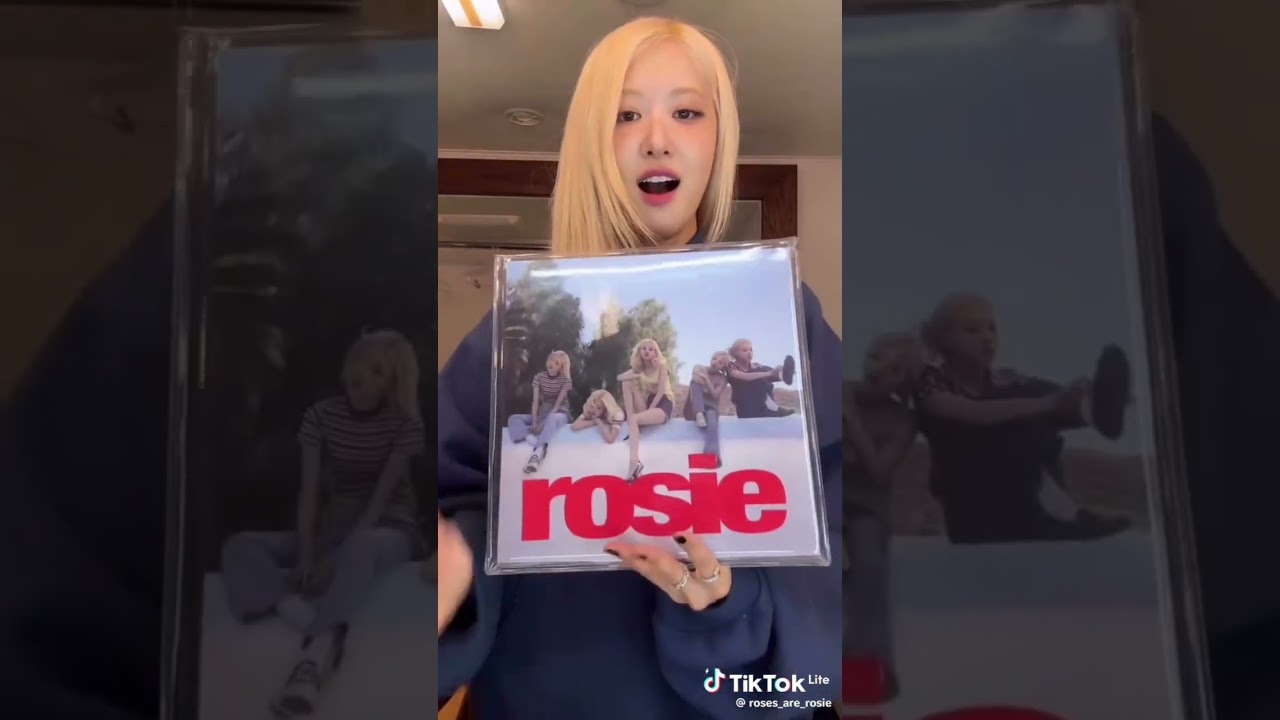 Rosé Unboxes 'Rosie' Album 🎶