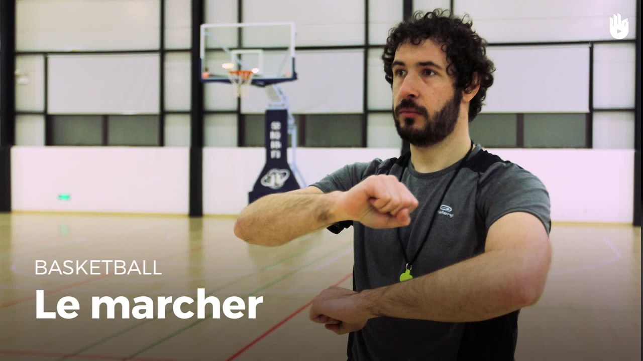 Comprendre la règle du marcher en basketball 🏀
