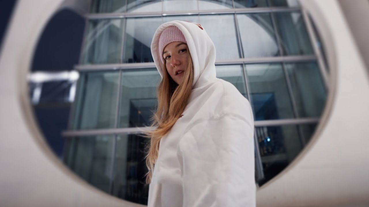 JASMIN ≠ LOUTKA Official Music Video 🎶