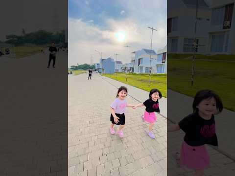 🏃♀️🏃♀️🏃♀️#twins #running #shorts