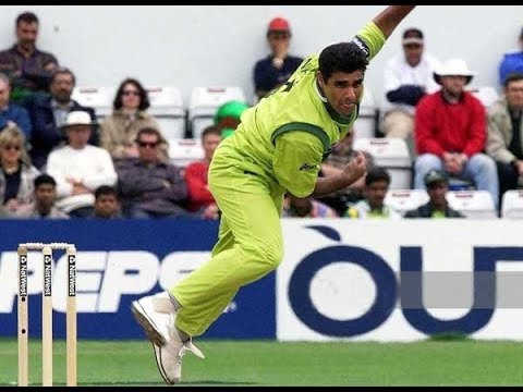 Waqar Younis' First International Hat Trick π