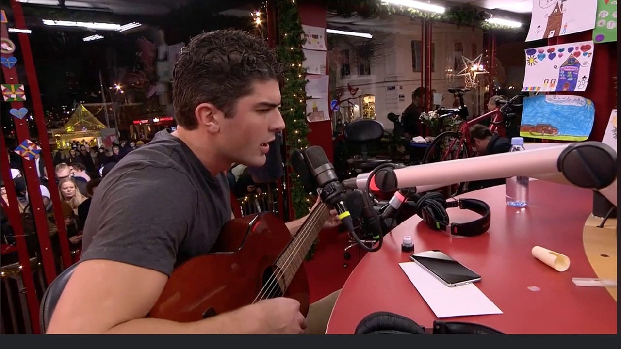 Daniel Hallberg Performs 'Sånt man dör för' for Musikhjälpen 2016 🎶