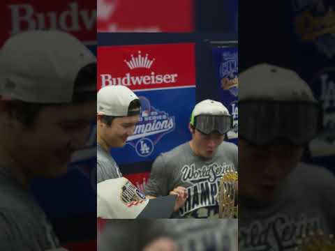 Shohei Ohtani bows to #WorldSeries MVP Yoshinobu Yamamoto 🙇