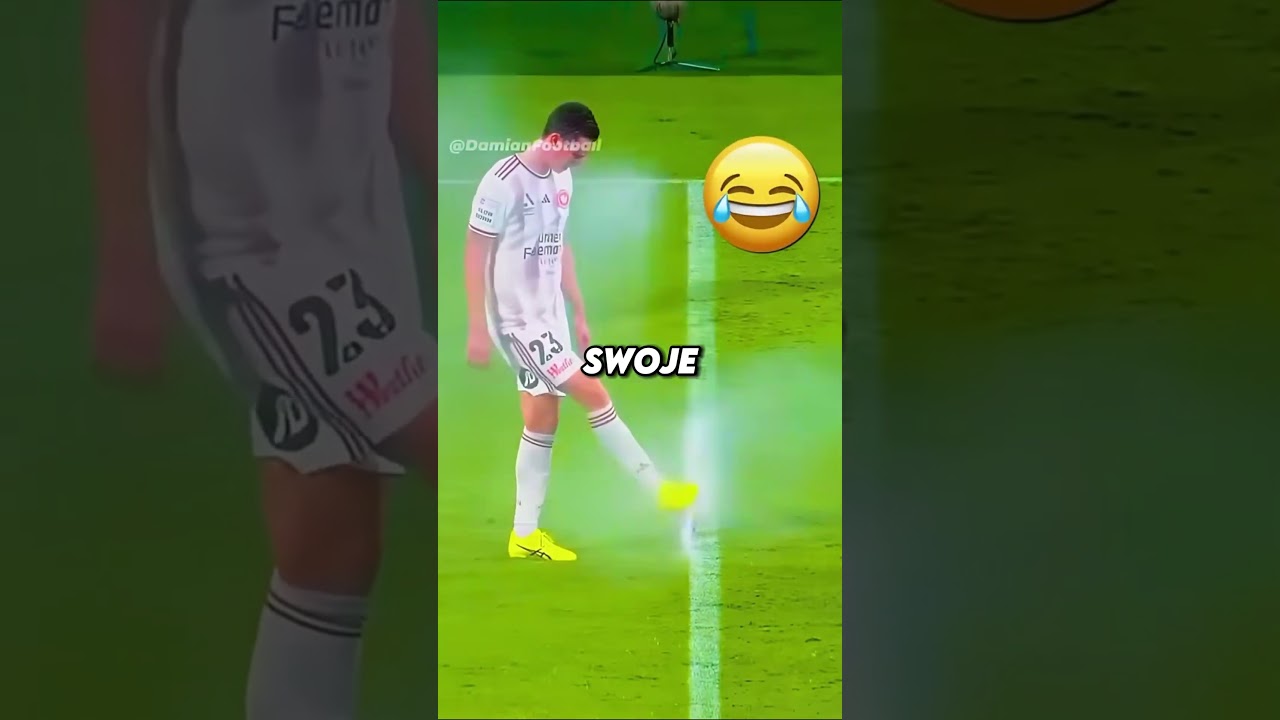 Piłkarze kontra zraszacze wodne! 😳 #shorts