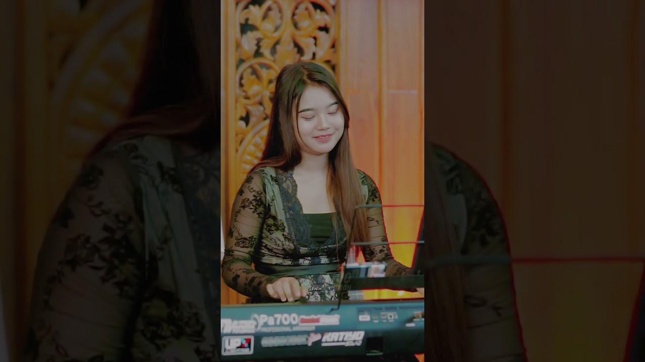 Cewek Cantik Nyawer Online Bareng Sound Dangdut 🎶