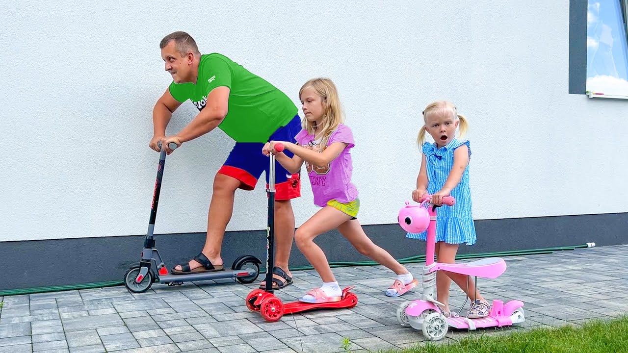 София и Ника на самокатах 🛴