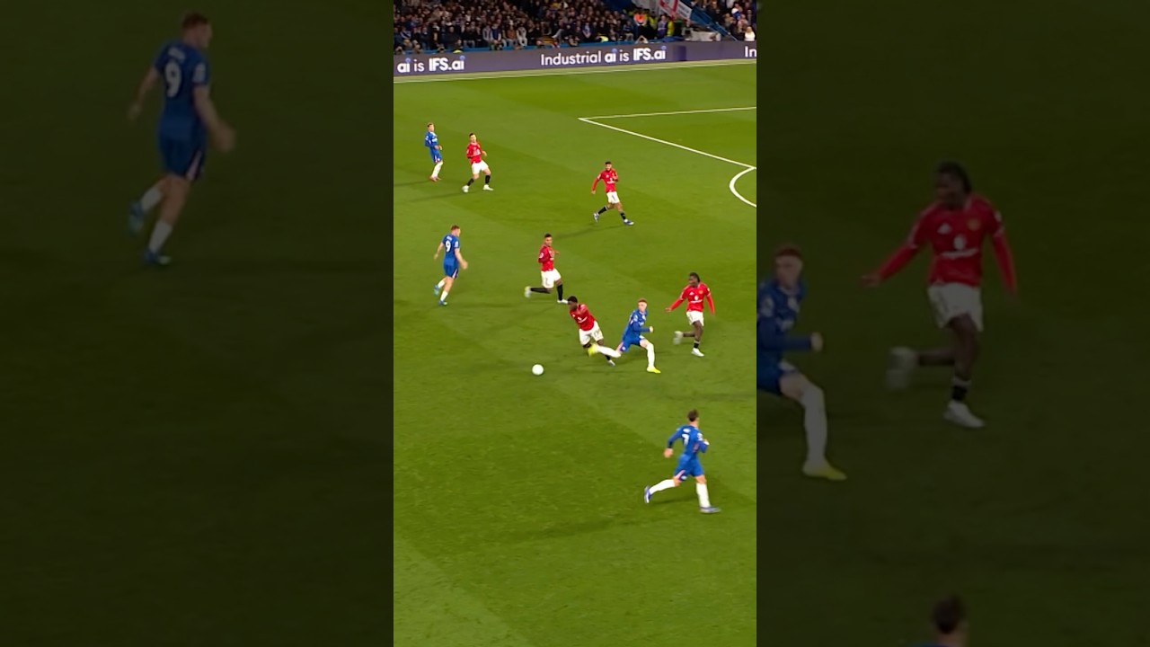 Kobbie Controlling Midfield 🔥