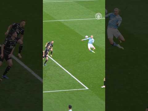 Haaland catching some air ✈️ #football #mancity #haaland #premierleague #shorts