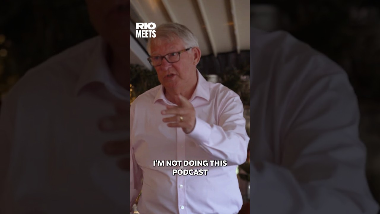 Sir Alex Ferguson Interrupts Live Podcast! 🎙️ Exclusive with Rio Ferdinand & Michael Carrick