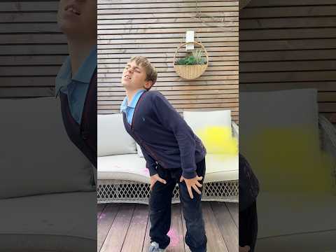 Quel couleurs ?  🤣🤣🤣  #humour #shortvideo #funny #amelinakiss