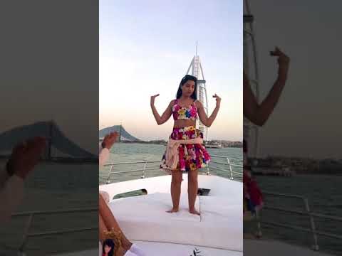 نورا فتحي ترقص على أغنية مسيطرة