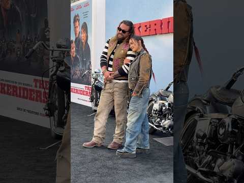 #JasonMomoa and his daughter Lola arrive in style at #TheBikeriders premiere.🤘#shorts
