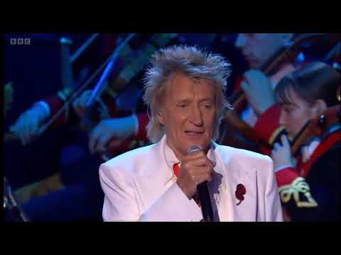 Rod Stewart Performs Sentimental Journey & Sailing at 2025 Festival
