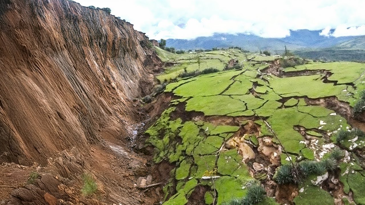 10 Top 10 Mountain Collapses Caught on Camera π