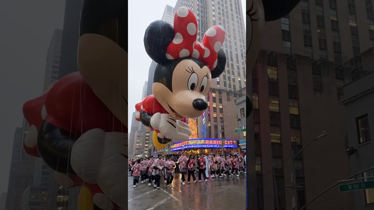 Macy’s Thanksgiving Parade on Rainy Morning ☔