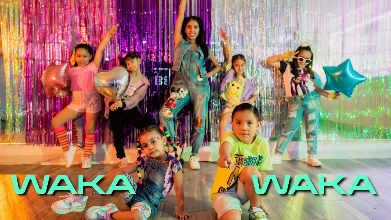 ¡Diviértete con los Pequeños Bailarines en la Versión de 'Waka Waka' de Shakira! 🎶