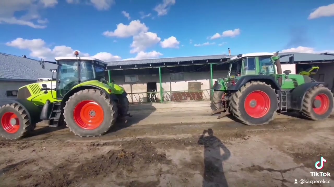 Claas AXION 810 vs Fendt 920 TMS: Power & Specs Comparison