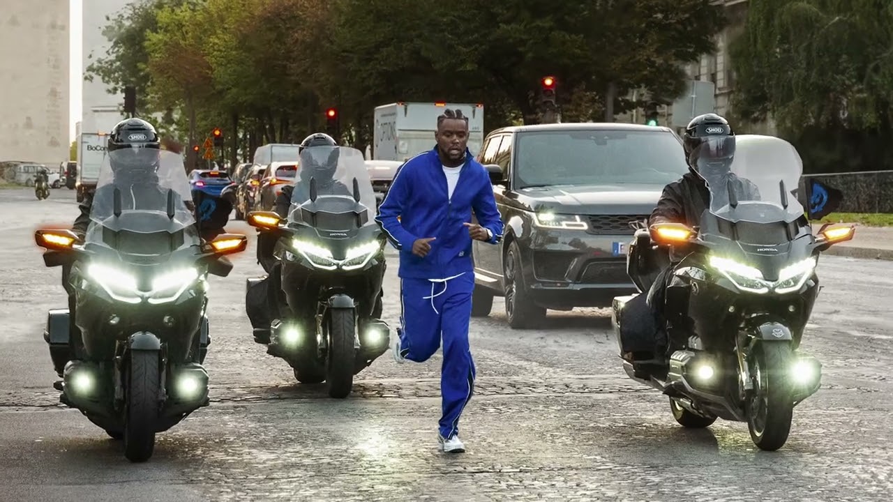 Guy2Bezbar - LV COMME À BARBES 🎶 Découvrez le clip de son nouveau hit!