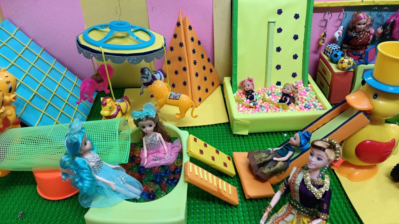 மகிழ்ச்சியான நேரம் பகுதி 53: Barbie மற்றும் சிறிய கலைஞர்கள் கேம் சென்டரில் | சிறிய பச்சை உணவு 🍽️