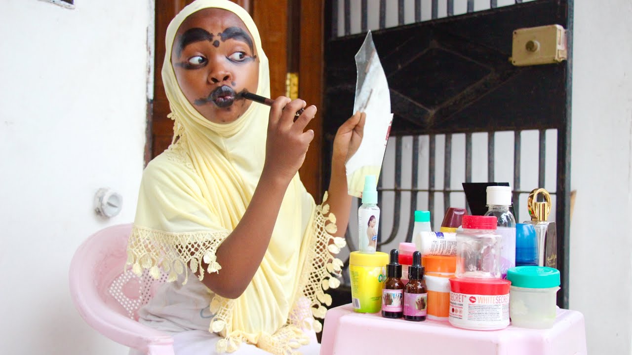 Mtoto Ajichubua, Utajutia Milele 😂