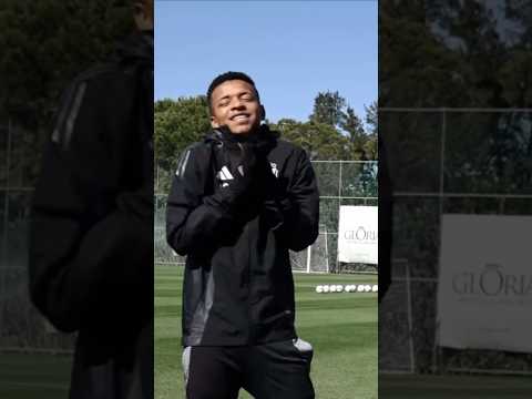 🦅 Kenny Arroyo Hala Üşüyor 😂 ve Elan Ricardoyla Beşiktaş Antrenman Gününde Döktürdüler