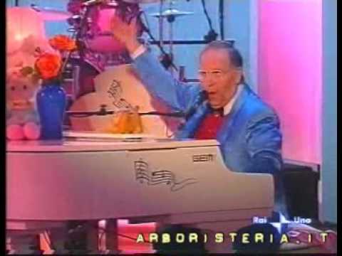 Leo Di Sanfelice Performs 'Voglio Fare La Modella' 🎤
