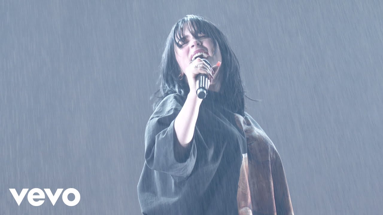 Billie Eilish Performs 'Happier Than Ever' at Grammys 🎶