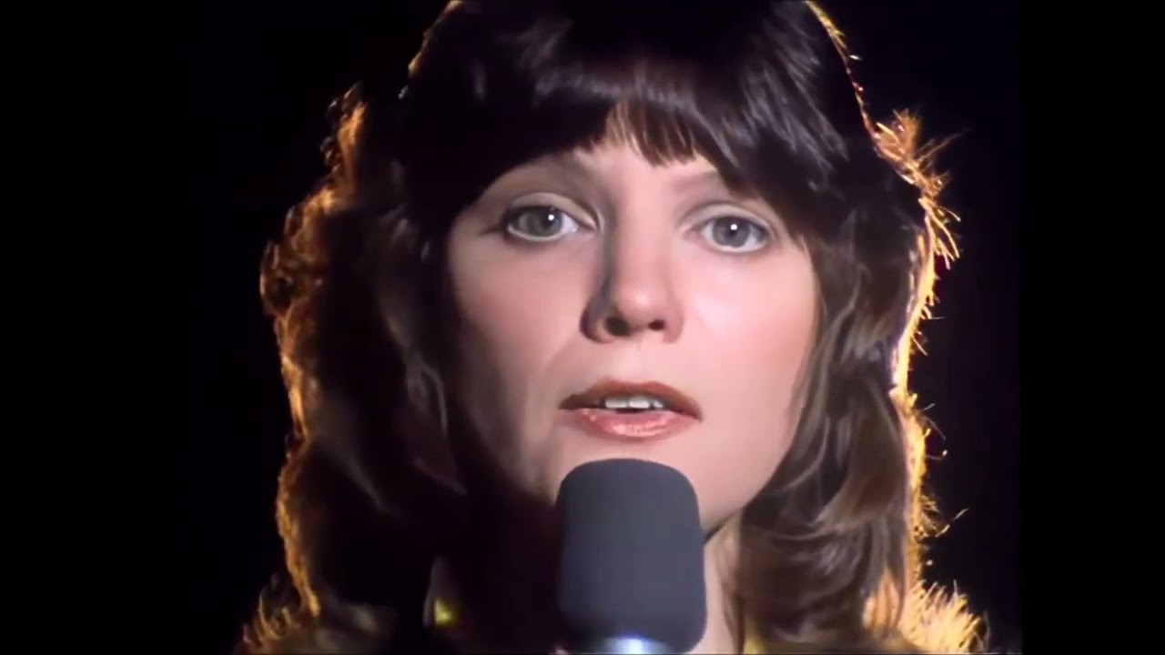 Mary MacGregor - Torn Between Two Lovers (HQ Video 🎶)