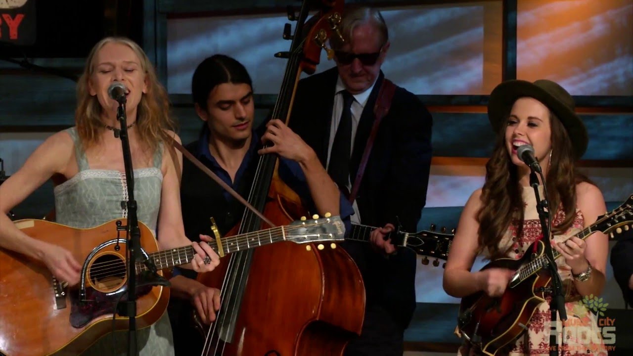 Nashville Jam Performs 'I'll Fly Away' 🎶