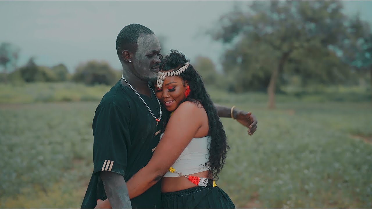 Lady Kola Releases Emotional Song 'Du nhom maar' 🎶