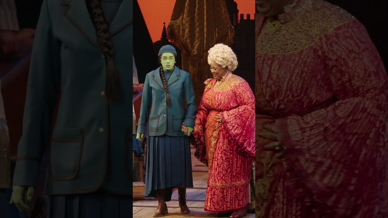 Room with Miss Galinda in WICKED đźŽ