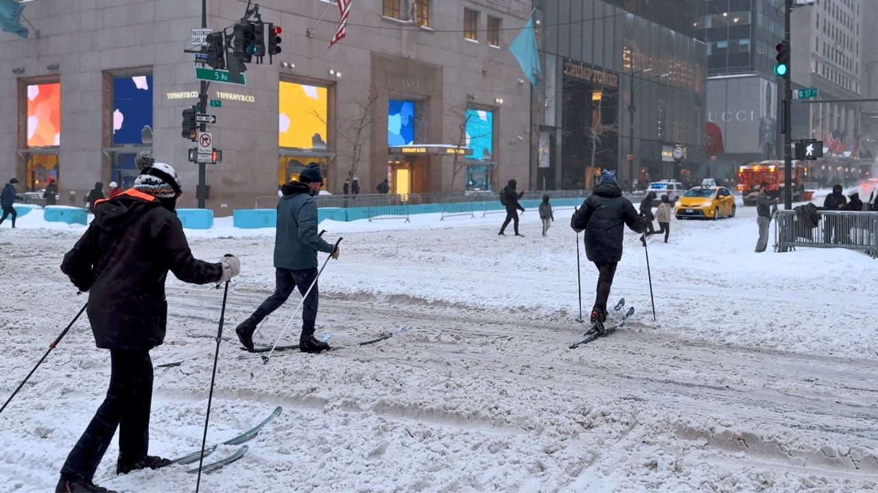 Heavy Snow in NYC: Walking Fifth Avenue in a Blizzard | 4K