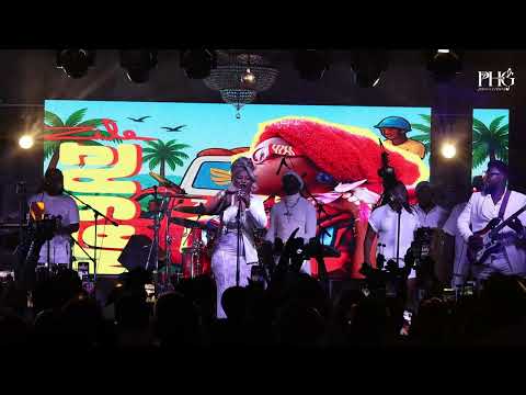 ANIE ALERTE ZILE LIVE PERFORMANCE A MONTREAL CANADA.