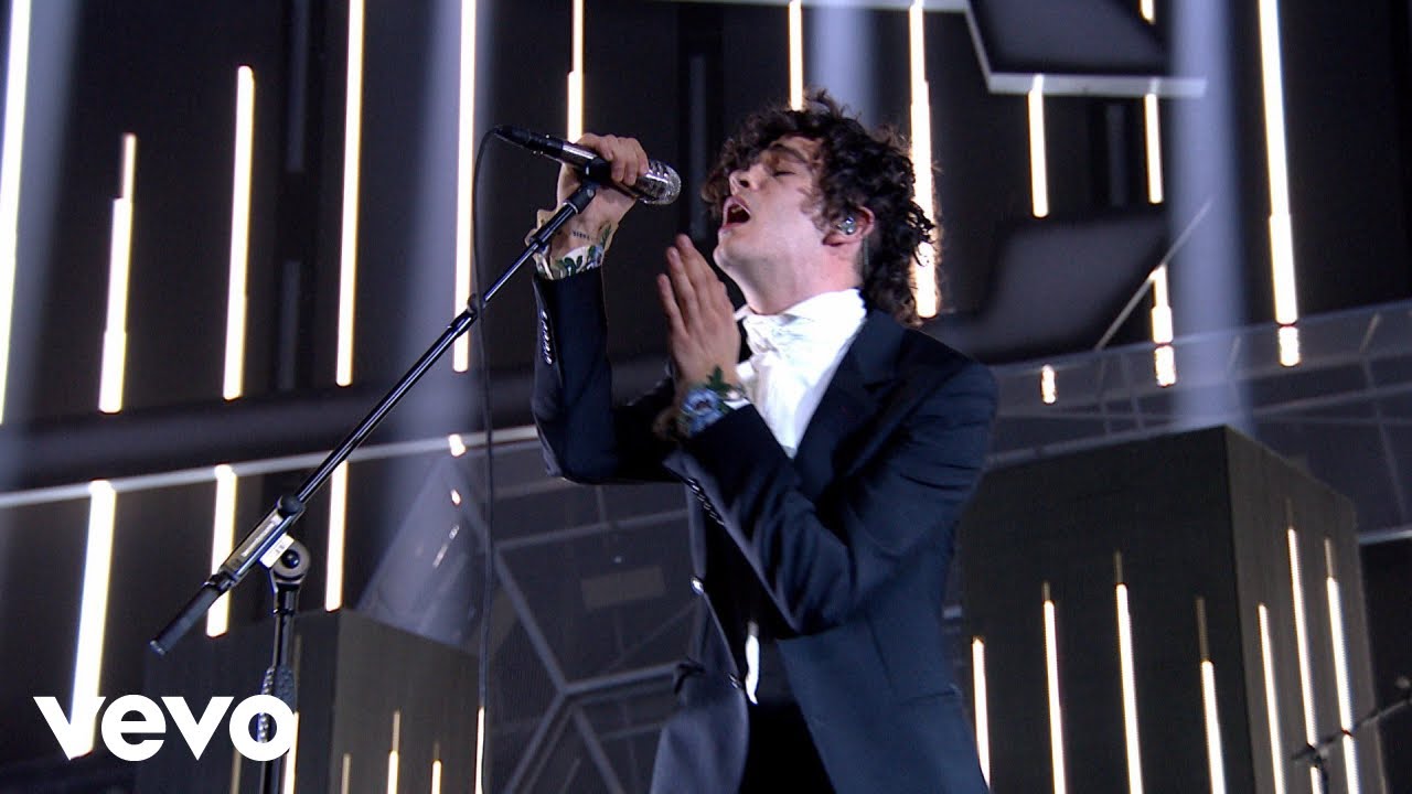 The 1975 Performs 'The Sound' at BRITs 🎤