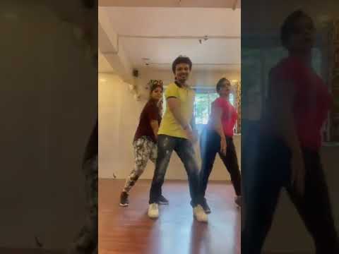 Aapke aa Jane Se | Govinda | Isha Deol | Pran Dance House