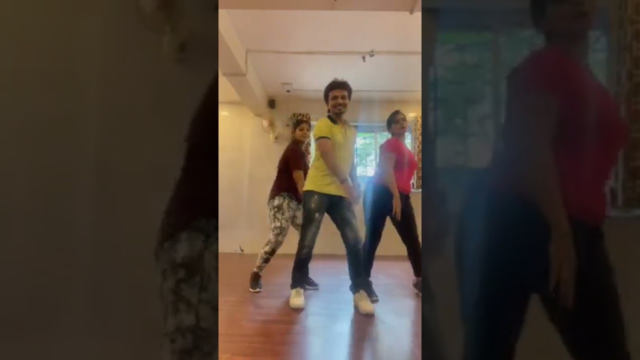 Govinda & Isha Deol's Viral Pran Dance Challenge π | Trending Bollywood Shorts