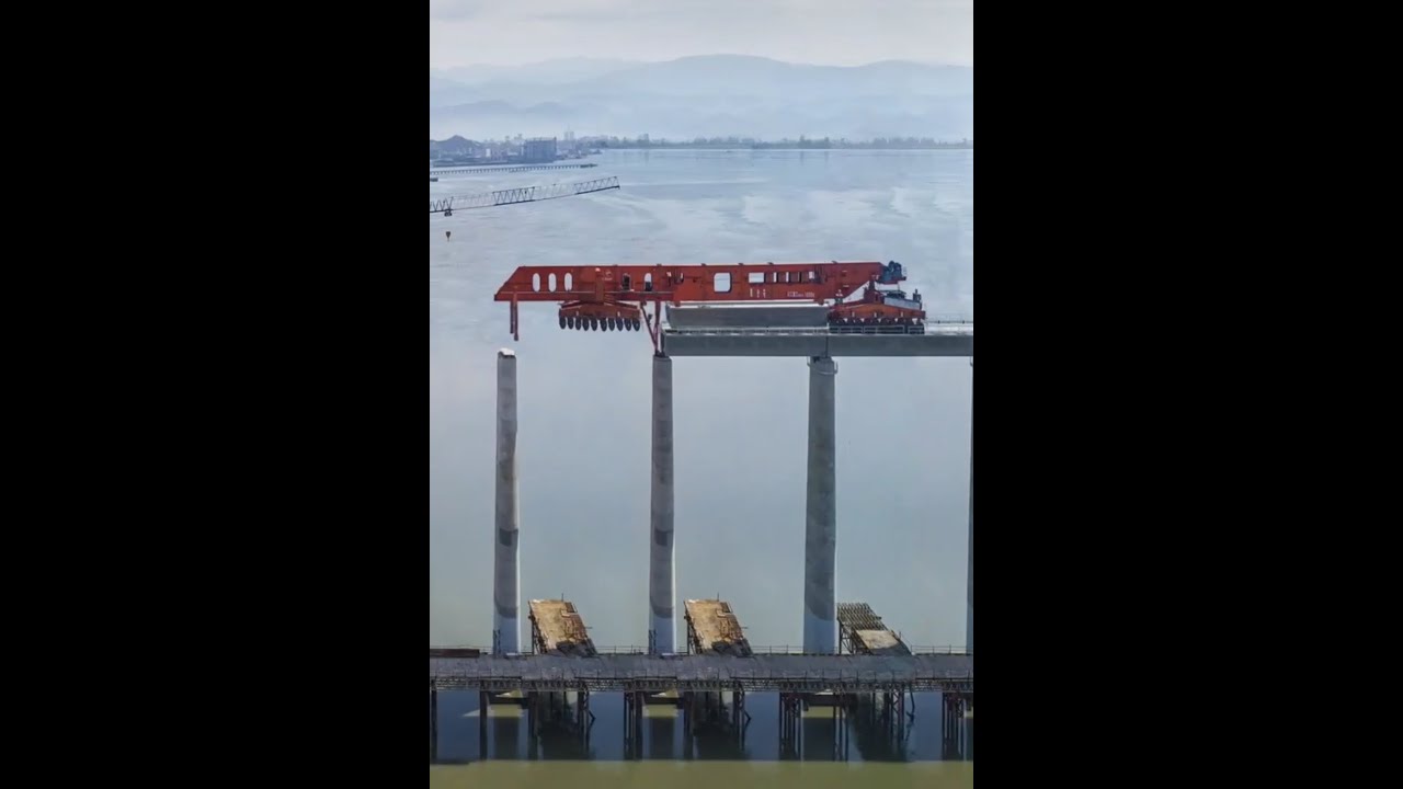 AmazingChina: SLJ900 Giant Bridge Builder 🚧