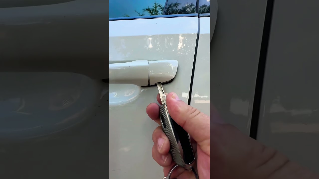 VW Passat: Unlock Car with Dead Battery 🔑