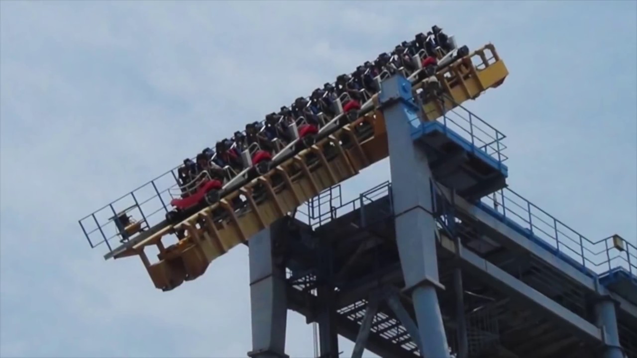 10 Top 10 Spookachtigste Achtbanen Wereldwijd 🎢