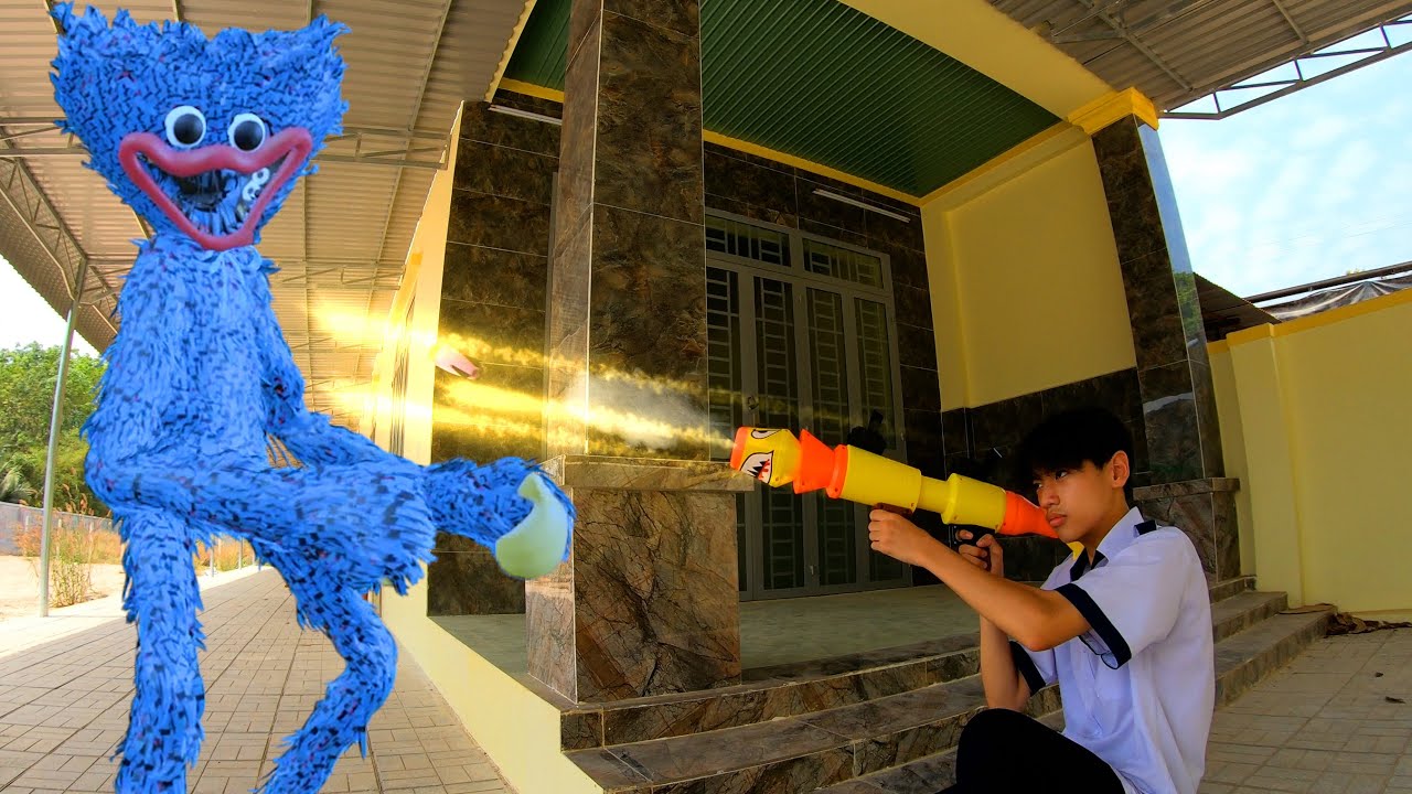 NERF GUN: Huggy Wuggy Water Battle 😂